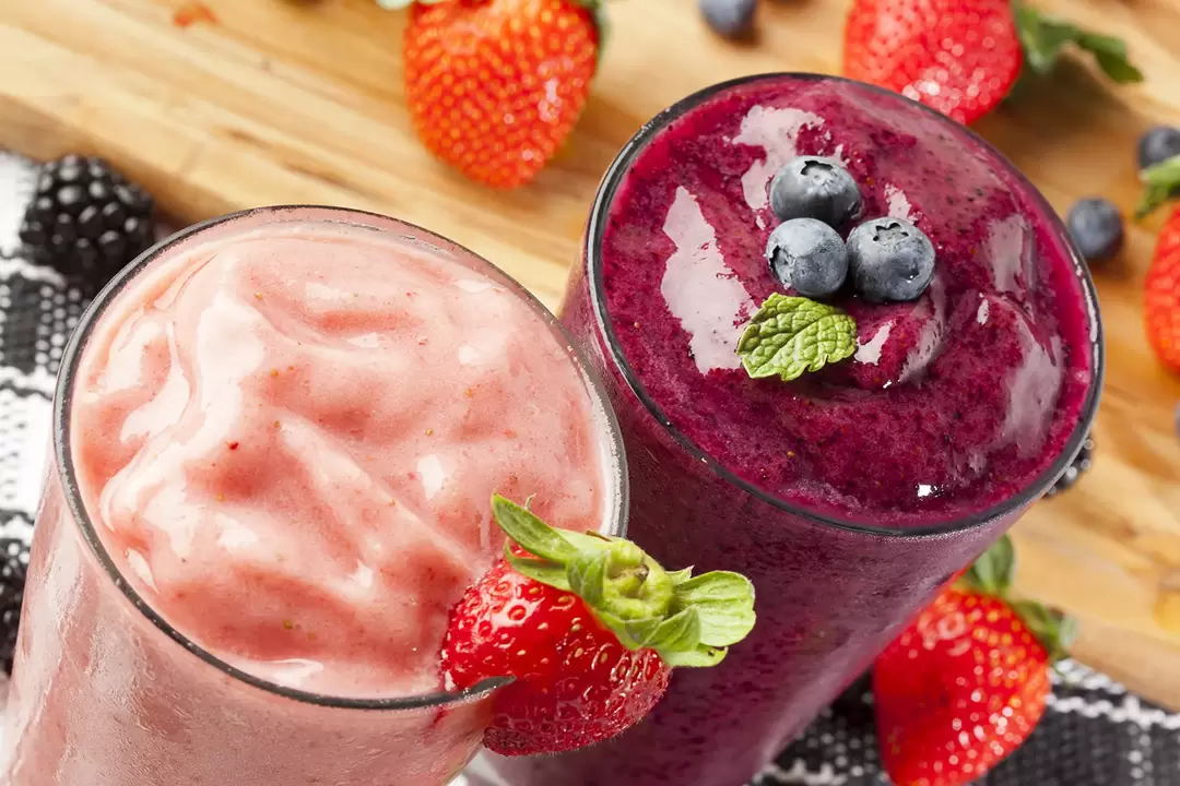 Berry smoothies s kefirjem - okusna sladica za hujšanje